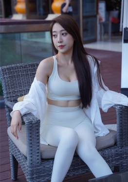 6661追逐YJK【504P】海边游玩的紧身瑜伽裤长腿美臀美女套图