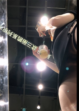 65847魔镜街拍第一站黑色超短包裙大长腿美女视频