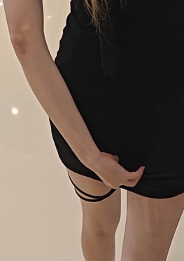 65849-65850魔镜街拍第一站黑色超短包裙大长腿美女视频