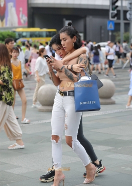 长腿紧身白裤牛仔小姐姐女孩