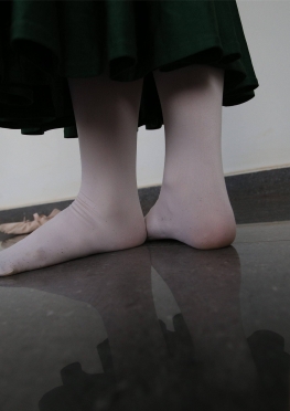 DXG-W006【233P+1V】舞蹈室好多白丝美足长腿女同--套图视频