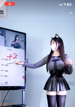 72076-72077身材高挑的超短皮裙黑丝大长腿美女视频