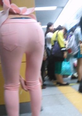 65001街拍论坛粉色紧身长裤美女视频
