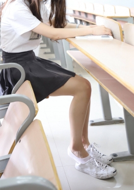 088 大学生系列 2019年-11月 X2 活动模特2 教室短裙船袜 [358P-4...