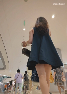 72040逛商场的黑色短裙长腿气质美女视频