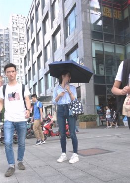 75094-75096逛街的紧身牛仔裤美女视频