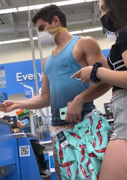 74391逛超市的紧身热裤长腿美女视频