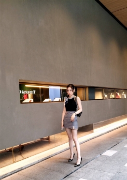 74779-74784逛街的灰色短包裙长腿美女视频