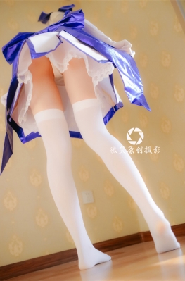 【SN映画】03魔镜街拍美术馆长筒白丝长腿美足小姐姐套图