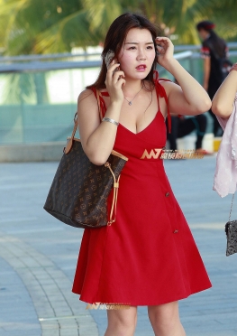 美胸VS小姐姐俩闺蜜 牛仔热裤短裤大白腿女孩