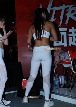 B14、刹那芳华 白色紧身瑜伽裤长腿美女套图