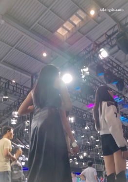72066车展现场的短裙大长腿美女视频