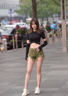 401迷彩DK【43P】戴着墨镜逛街的热裤短裤长腿女孩套图
