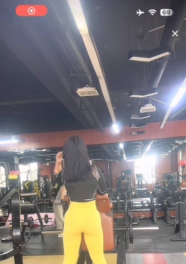75594健身房锻炼的紧身裤美女视频