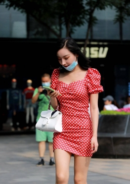 74792-74798逛街的红色短裙长腿美女视频
