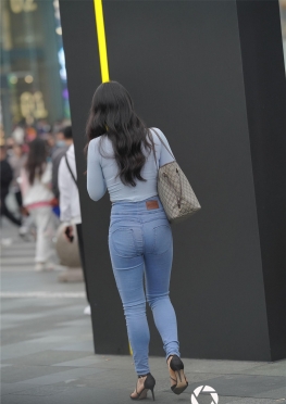 34303【105P】魔镜街拍第一站蓝色紧身牛仔裤长腿女孩套图