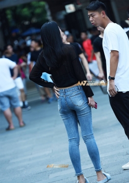 逛街牛仔妹