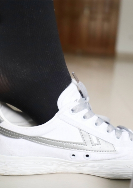 2018-DXG-039【332P+1V】--校里的牛仔裤里丝黑丝足长腿女孩套图