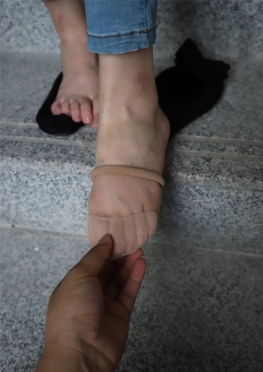 DXG-S002【181P】在楼道里的蓝色牛仔裤长腿小姐姐